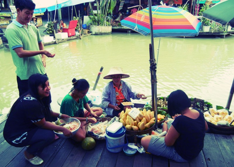 Thai vendors at Pattaya Floating Market hanging out